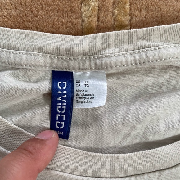 Rose/Snake H&M Men’s T-shirt - Picture 3 of 3